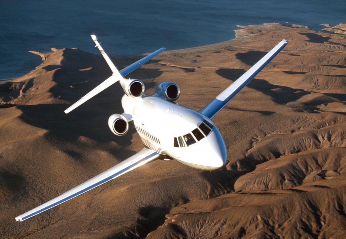 Falcon 900 cabin for Chicago charter