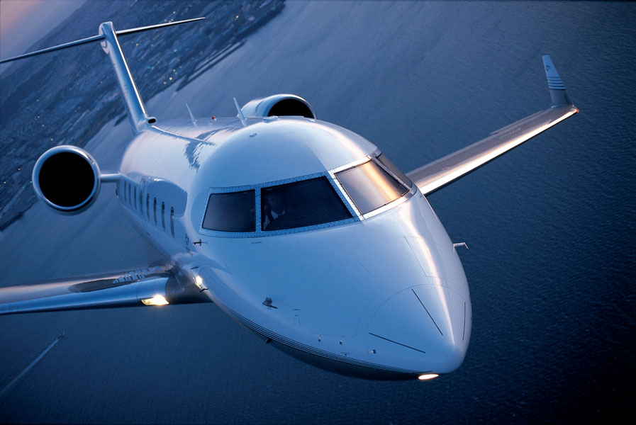 Challenger 604 cabin for Chicago charter