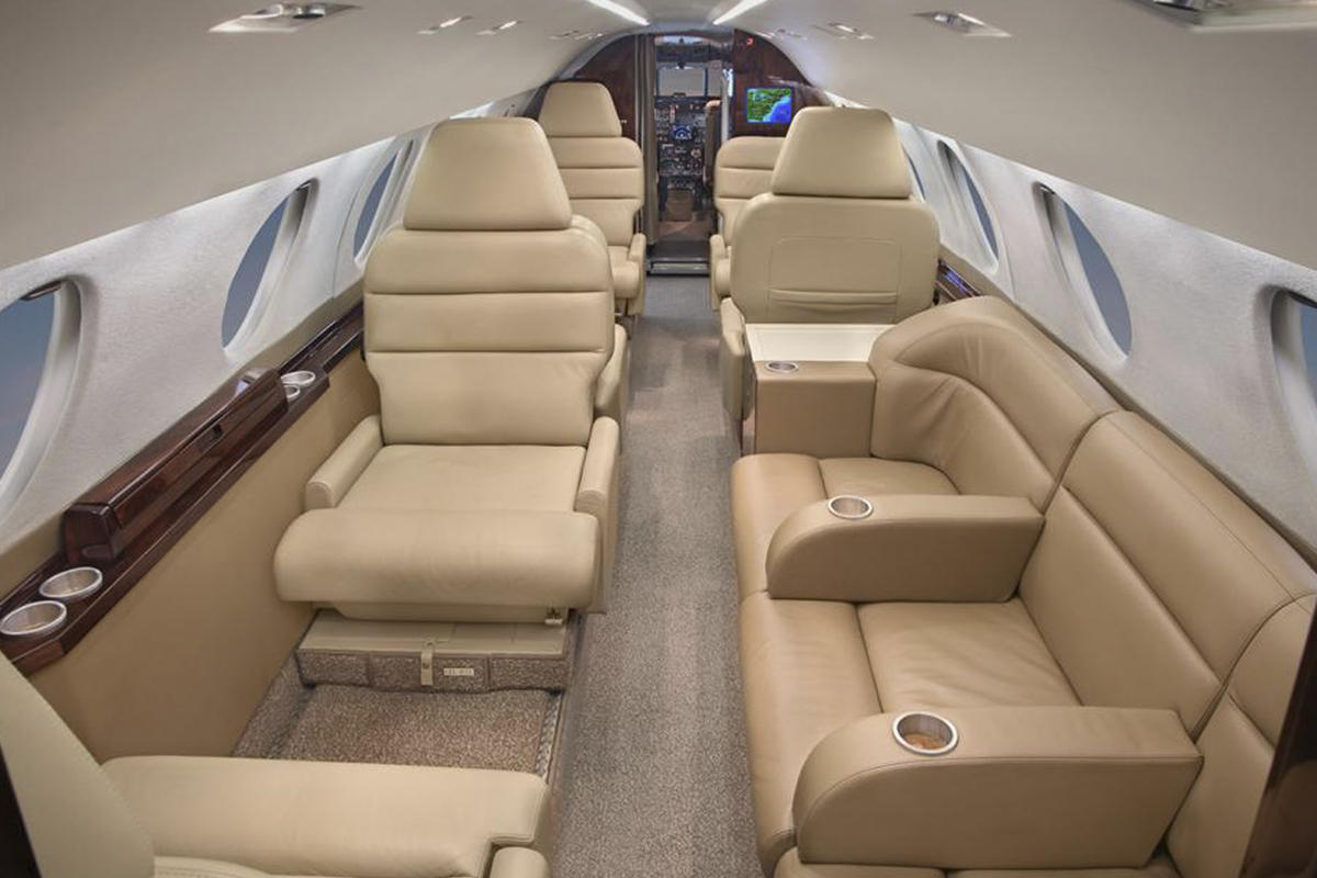 Falcon 20 cabin for Chicago charter