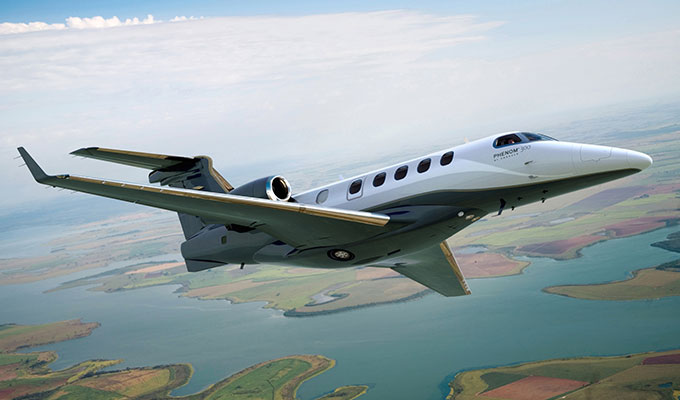 Embraer Phenom 300 cabin for Chicago charter
