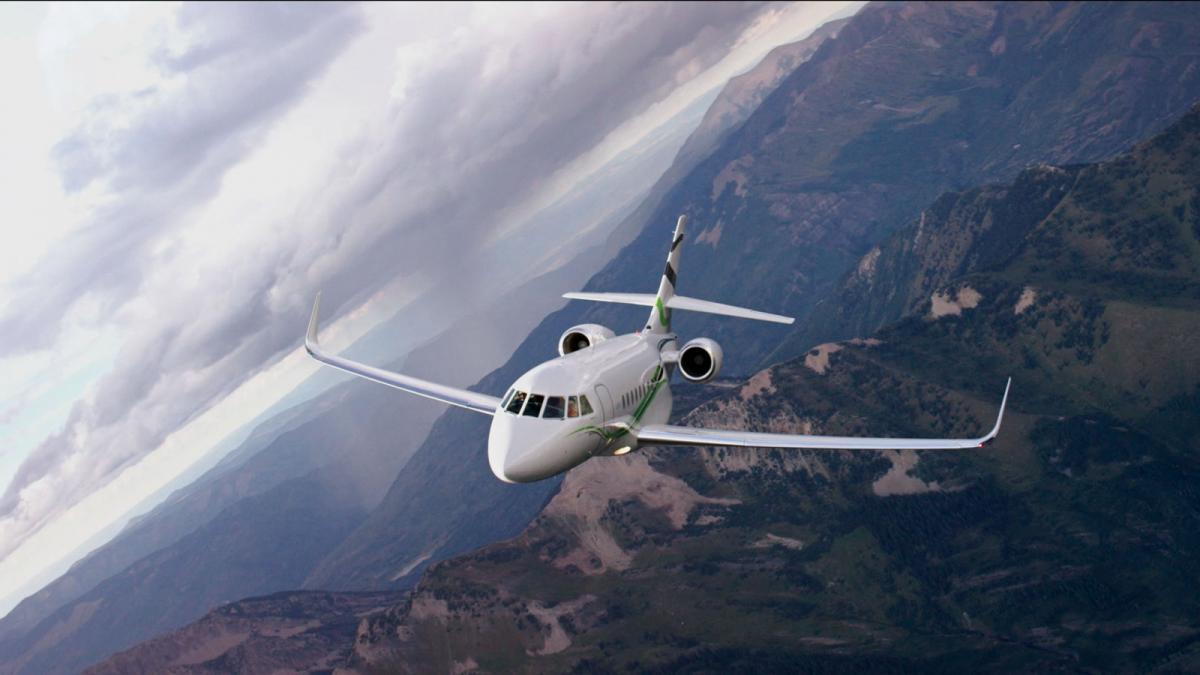 Dassault Falcon 2000S cabin for Chicago charter