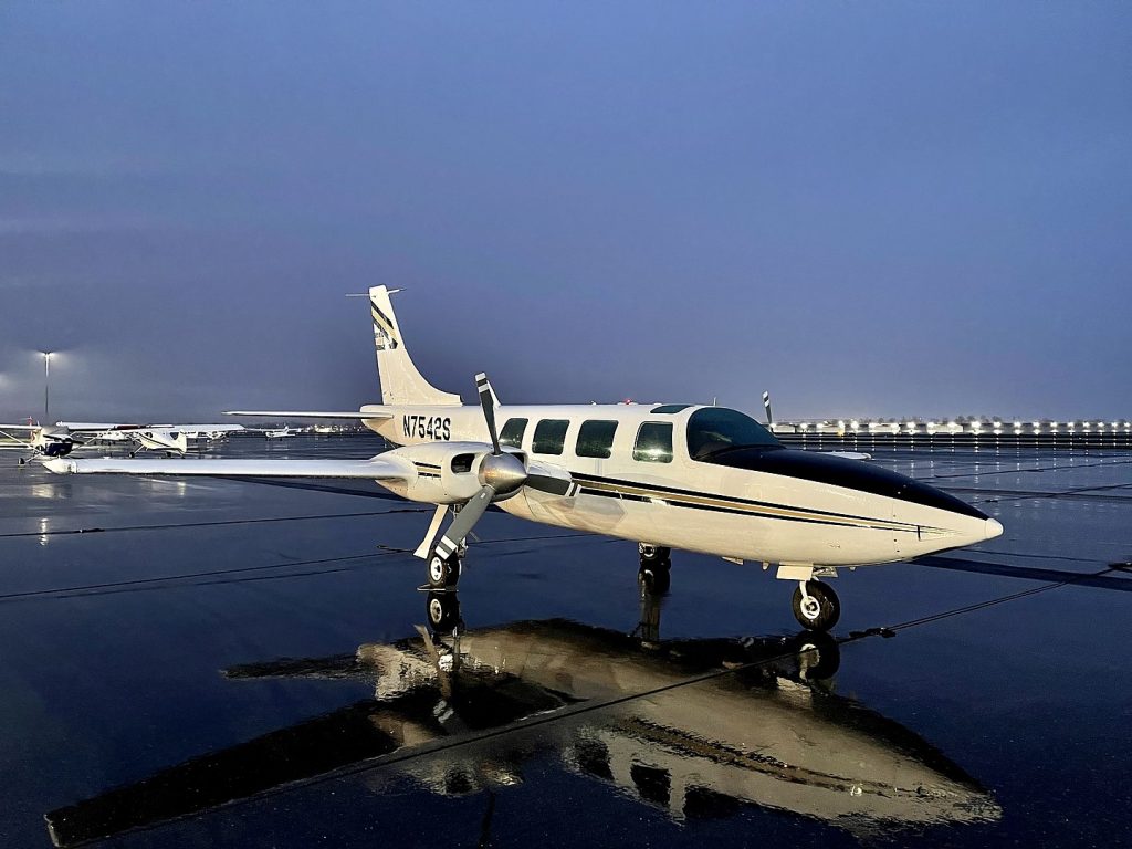 Piper Aerostar 600 for Chicago charter