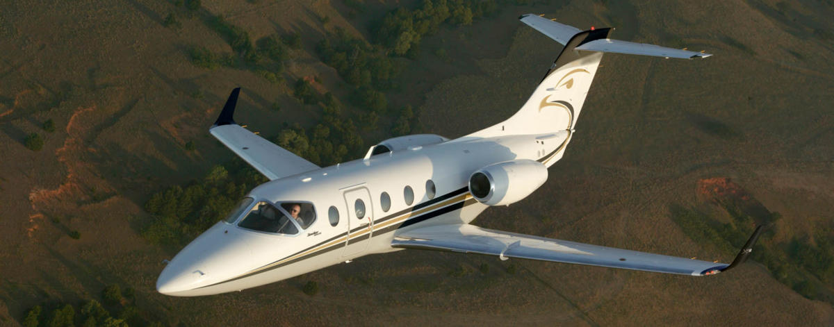 Hawker 400XP cabin for Chicago charter