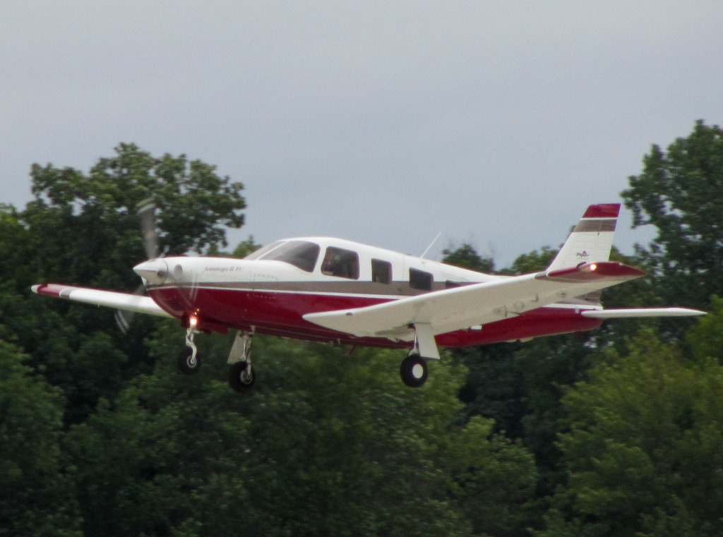 Chicago Piper Saratoga PA-32R Charter