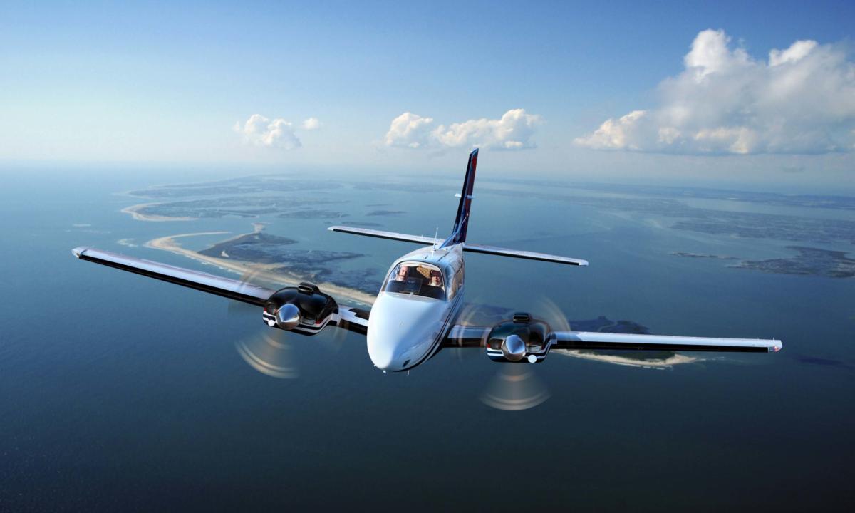 Beechcraft Baron G58 cabin for Chicago charter